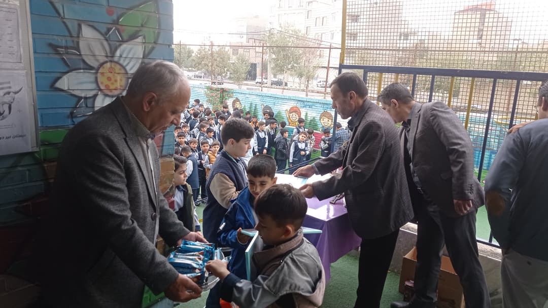 مراسم روز دانش آموز دبستان غیر دولتی هادی سال تحصیلی 1403-1404